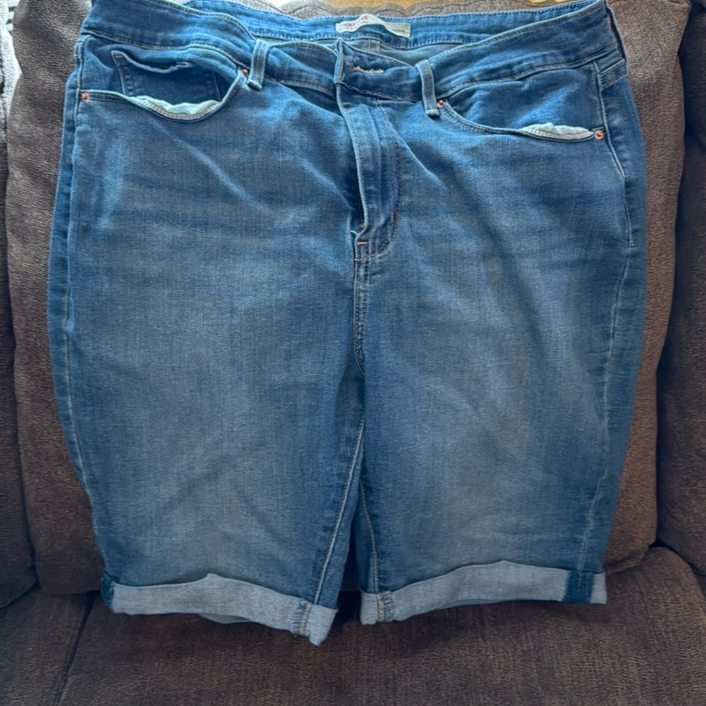 Blue Jean Bermuda shorts size 16 signature brand